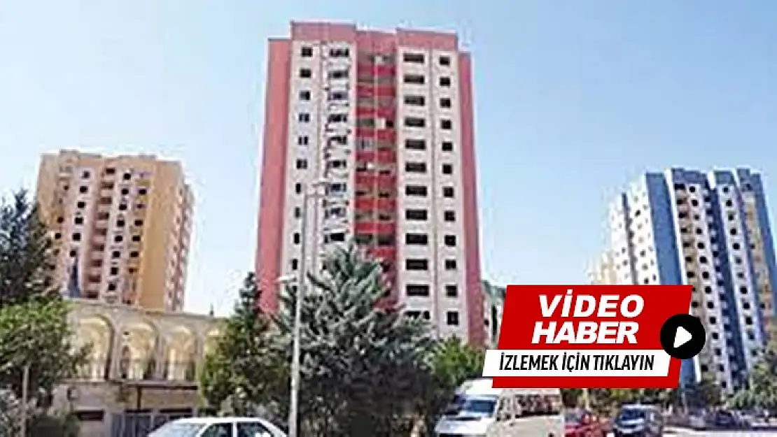 Yeşilevler'de 2 bina patlayıcı ile yıkıldı