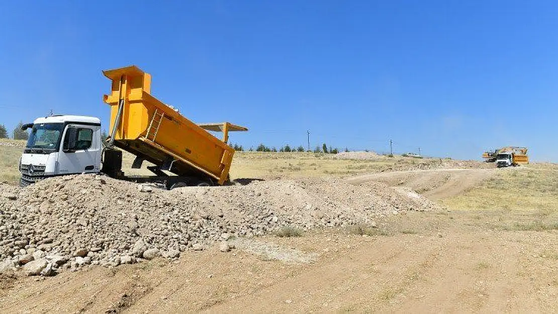 Yeşilyurt Belediyesi, Alternatif Yol Güzergâhlarını Açarak Trafik Akışını Rahatlatıyor