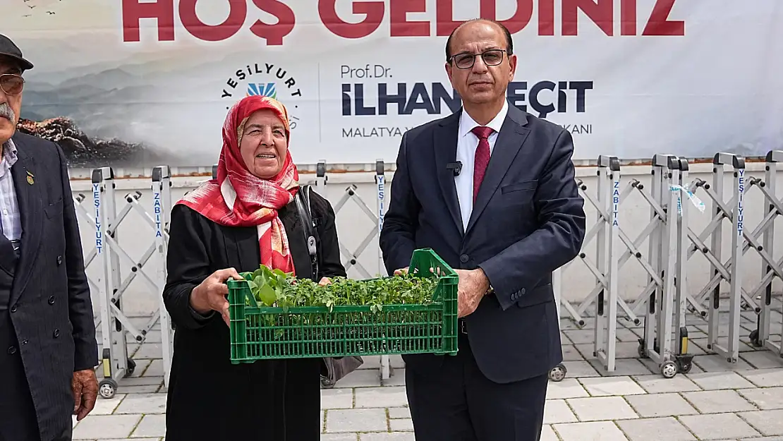 Yeşilyurt Belediyesi'nden Çiftçilere Büyük Destek! 250 Bin Adet Sebze Fidesi Dağıtıldı