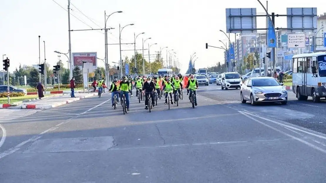 Yeşilyurt'ta 10 Kasım Atatürk'ü Anma Günü Nedeniyle Bisiklet Turu Düzenlendi