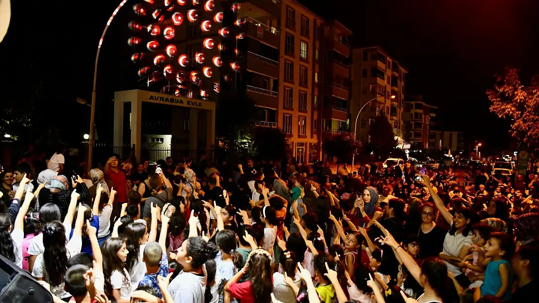 Yeşilyurt'ta Yaz Akşamları Etkinlikleri Rabia Parkında Muhteşem Finalle Tamamlandı