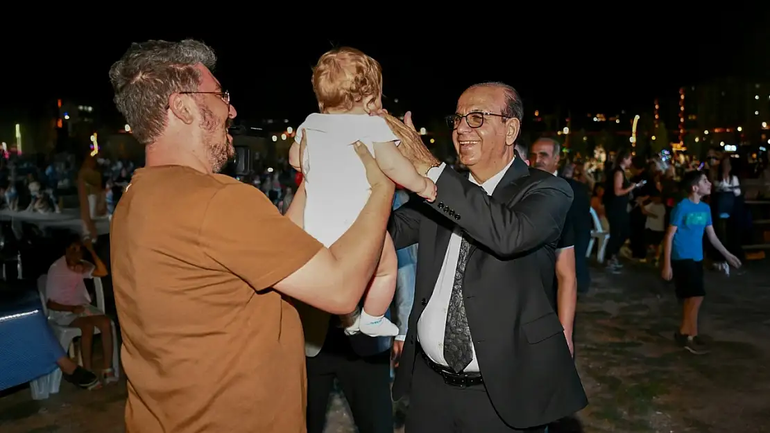Yeşilyurt'ta Zafer Bayramı Coşkusu: 100.Yıl Kent Park'ta Bayraklı Kutlama