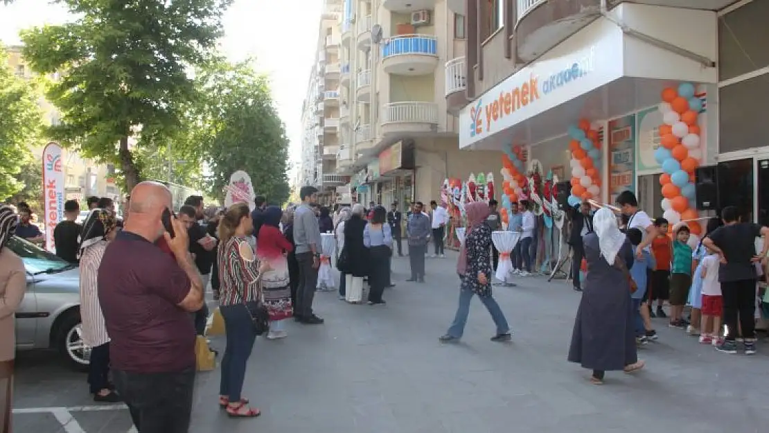 Yetenek Akademi Çoşku ile Açıldı