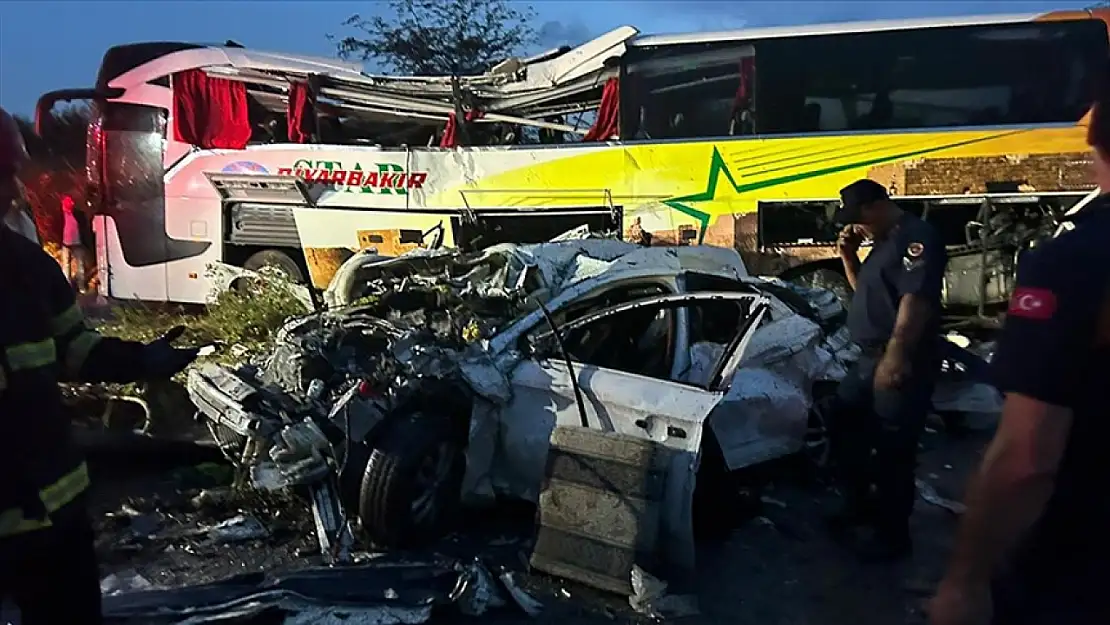 Zincirleme trafik kazasında 10 kişi öldü, 30 kişi yaralandı