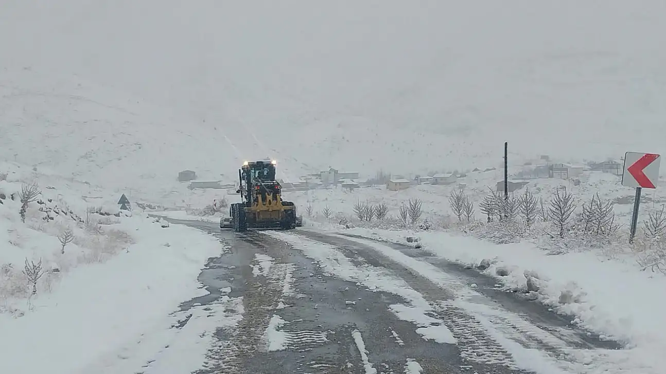 Battalgazi'de Kar Yağışı: Belediye Ekipleri Sahada