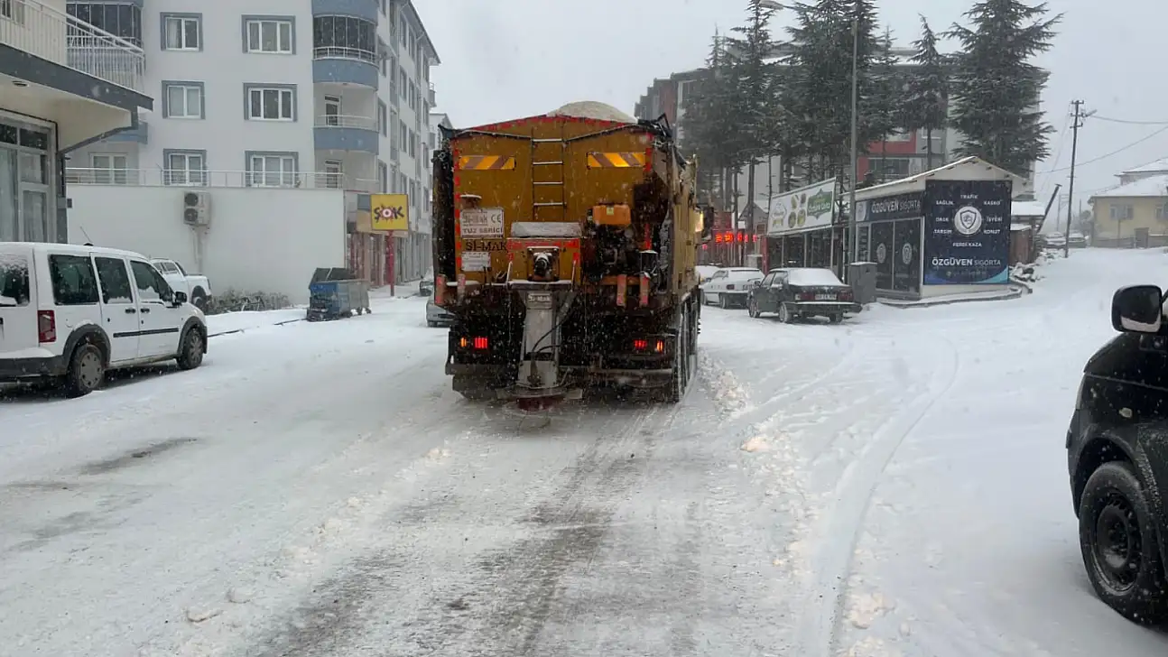 Doğanşehir'de Karla Mücadele Seferberliği: Ekipler 24 Saat Sahada