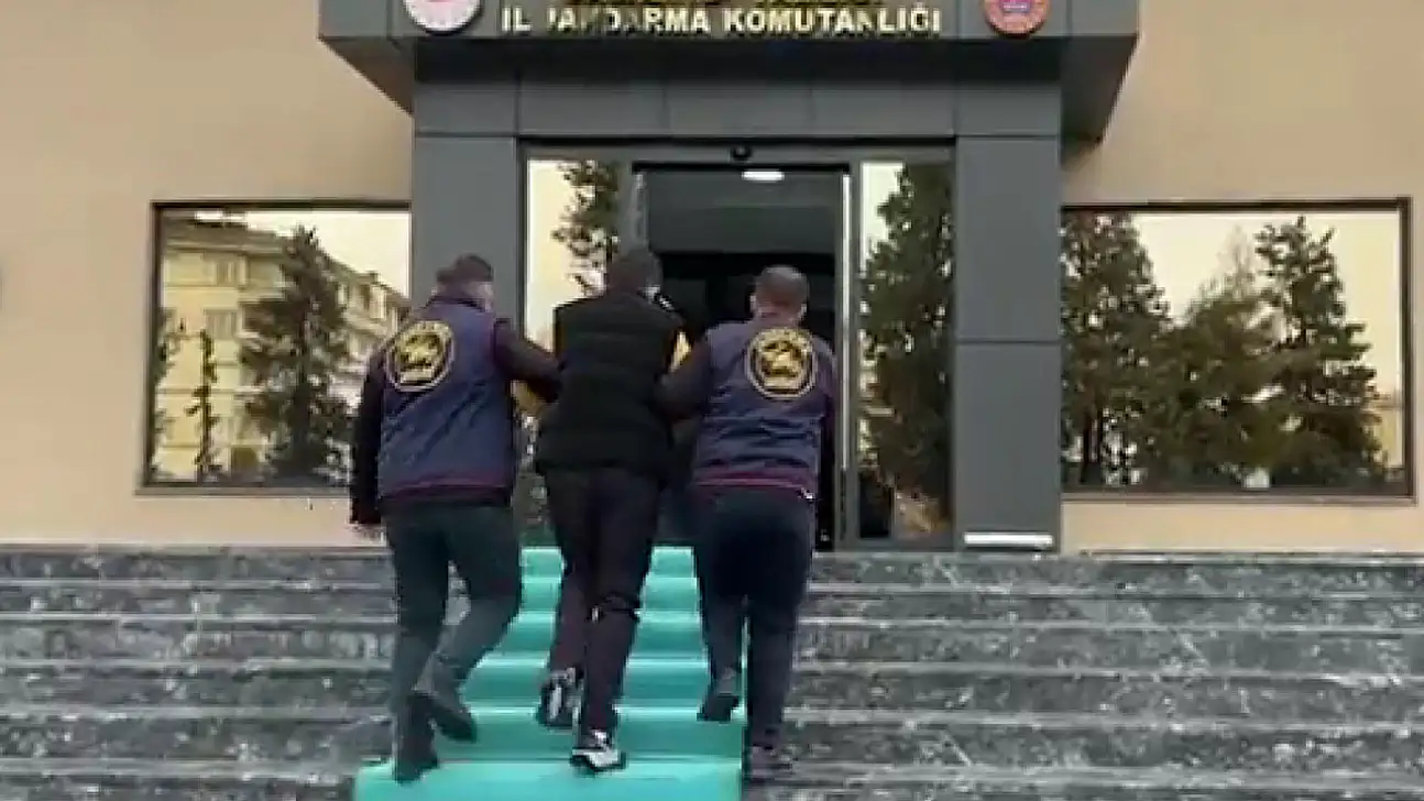 Jandarma 225 Aranan Şahsı Yakaladı
