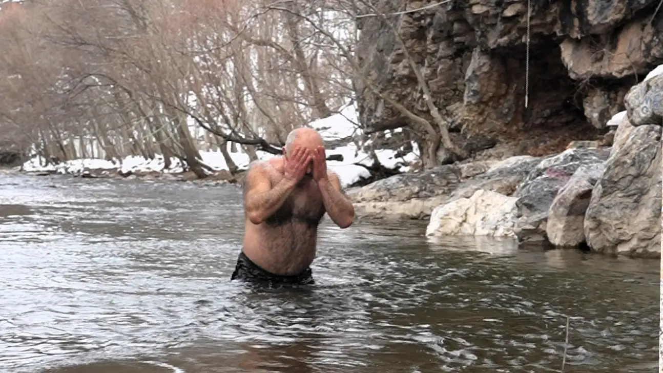 Kışın Sessizliğinde Şort, Su ve Türküler