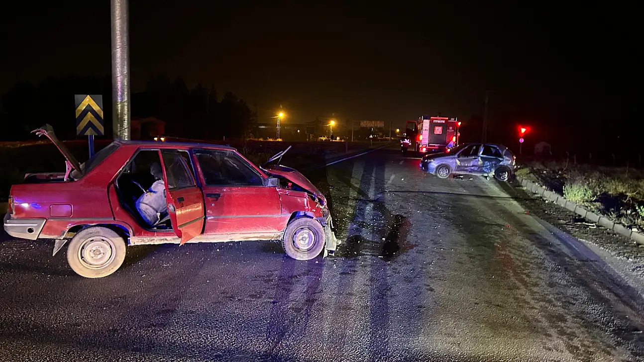 Malatya–Sivas Karayolu'nda İki Araç Çarpıştı: 4 Yaralı