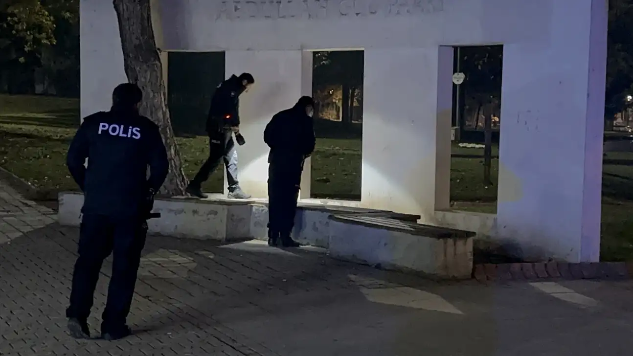 Seyir Halindeki Araçtan Ateş Açıldı, 18 Yaşındaki Genç Hastaneye Kaldırıldı