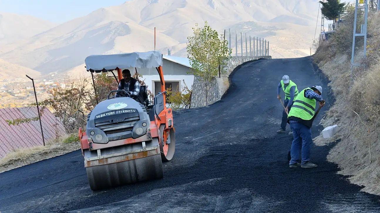 Yeşilyurt Belediyesi'nden Banazı Yeni Mahallesi'ne 3 Kilometrelik Sıcak Asfalt Yolu