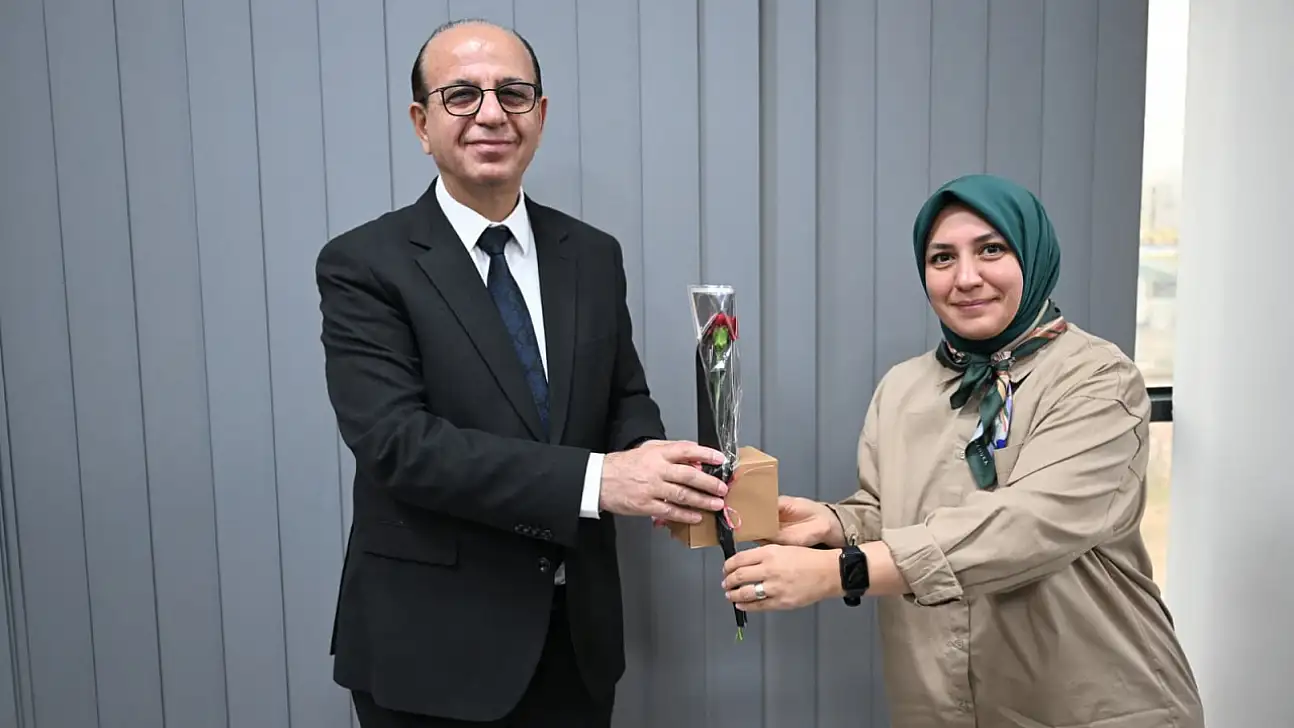 Yeşilyurt Belediyesi Öğretmenleri Unutmadı: Özel Tasarım Hediyeler Dağıtıldı