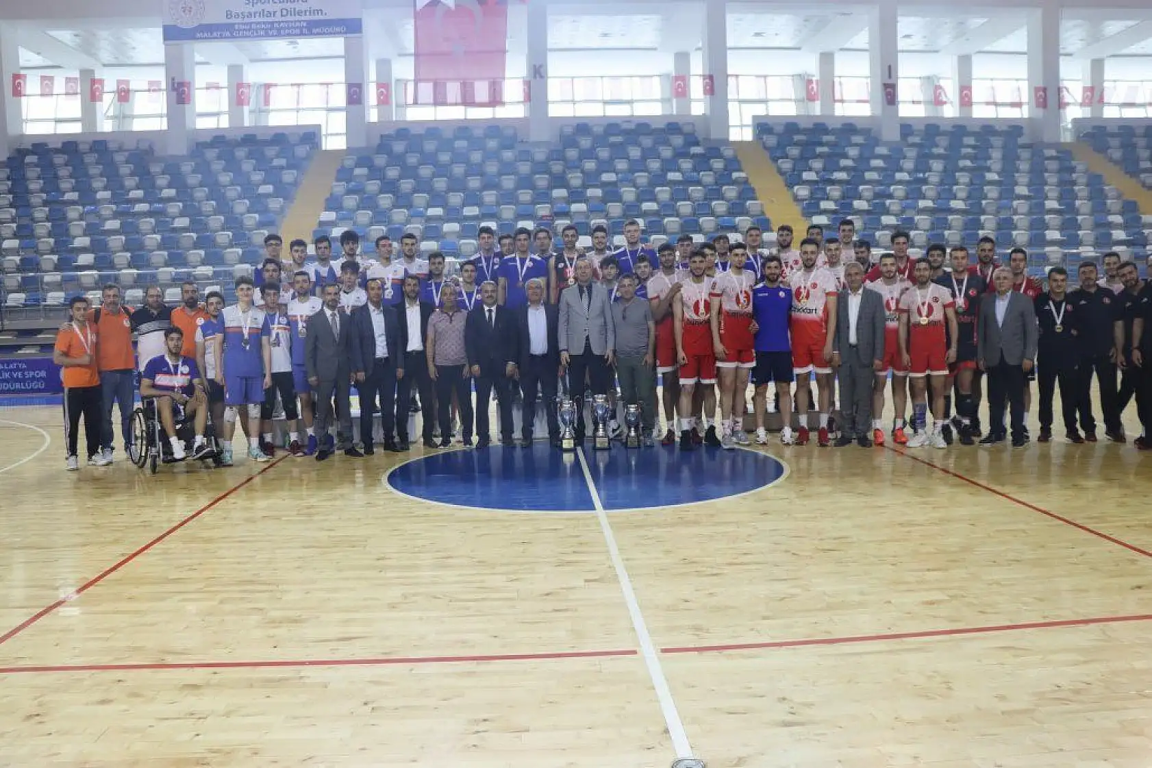 Ziraat Bankası Okyanus Kolejleri 3-0 yenerek şampiyon oldu