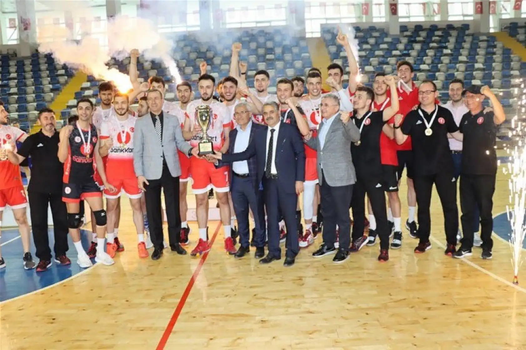 Ziraat Bankası Okyanus Kolejleri 3-0 yenerek şampiyon oldu