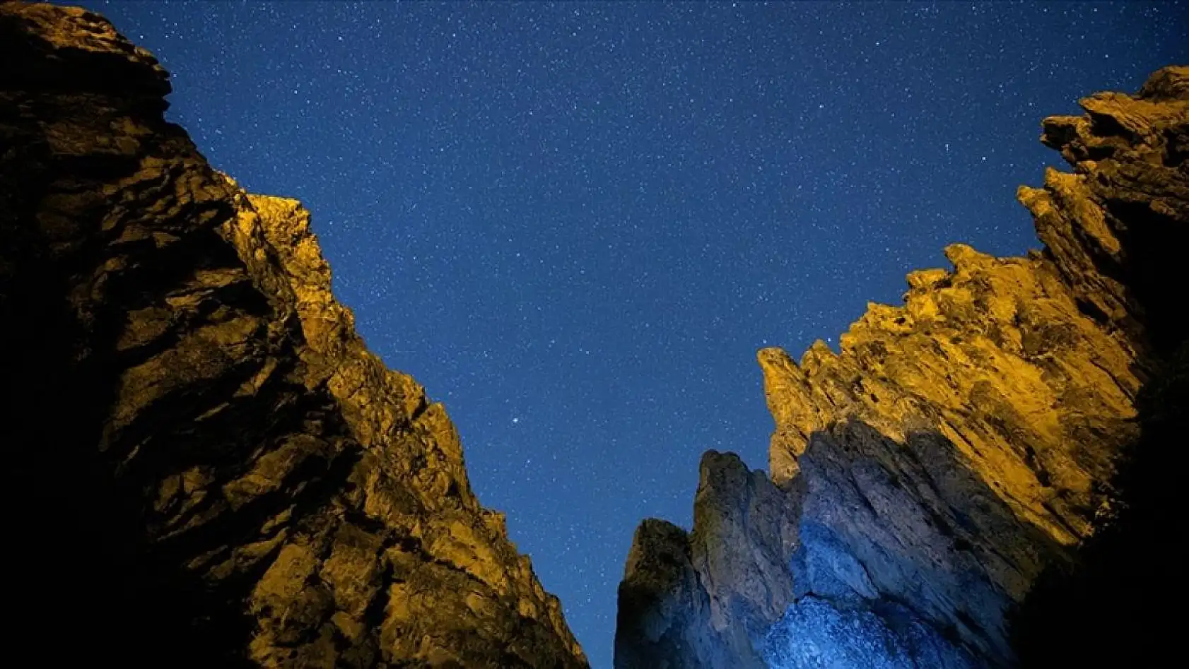 Darende'nin tarihi ve doğal güzellikleri gece görüntülendi