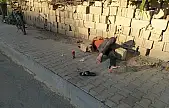 Adıyaman'da madde kullanan şahıs emniyet binası karşısında yere yığıldı