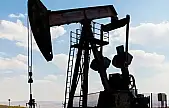 Brent petrol 65 dolarda: Piyasalarda arz baskısı sürüyor