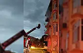 Çıkan yangında bina sakinleri mahsur kaldı