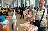 İlk hac kafilesi İstanbul'da sevinçle karşılandı