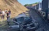 Malatya'da yük treni otomobile çarptı: 5 yaralı