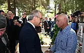 Vali Yavuz, Arefe Günü Şehitliği Ziyaret Ederek Şehit Aileleriyle Bir Araya Geldi