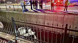 Direksiyon Hakimiyetini Kaybeden Sürücü Sulama Kanalına Uçtu