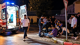 Malatya'da Transit Minibüs Ağaca Çarptı: 2 Yaralı
