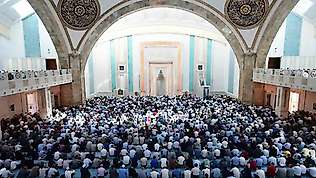Diyanet'in Cuma Hutbesi İnsan Temasıyla Yayımlandı