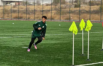 14 Yaşındaki Yetenek A Takım Sahnesinde: Emir Süleyman Ataş İlk Antrenmanına Çıktı
