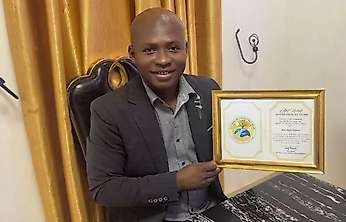 Akif Manaf Sağlık ve Barış Ödülü Sierra Leone'de Alhaji Maddi Bangura'ya Verildi