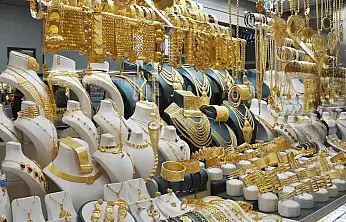 Altın Yeniden Zirve Yolunda: Ons 5 Bin Doların Üzerinde