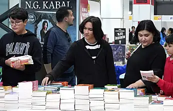 Anadolu'nun Kalbi Malatya'da Atıyor: Kitap Fuarı Devam Ediyor