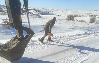 Arguvan'da karla mücadele günlerdir devam ediyor