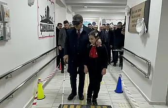 Bakan Tekin Malatya'da Görme Engelli Öğrencilerle Beyaz Bastonla Yürüdü