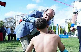 Başkan Geçit, Güreş Müsabakalarında Sakatlanan Minik Sporcuların Yardımına Koştu
