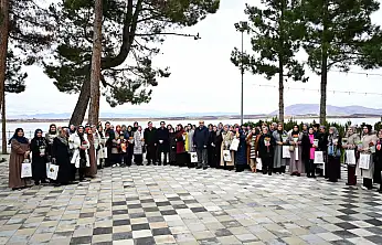 Başkan Taşkın Ak Parti Kadın Kolları Mahalle Başkanları Toplantısına Katıldı