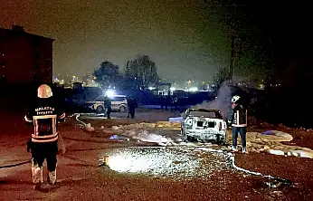 Boş Arazide Araç Yangını: Piknik Tüpü Son Anda Patlamadan Çıkarıldı