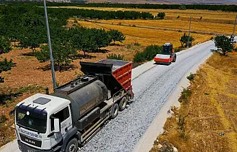 Büyükşehir Belediyesi İlçelerdeki Yol Mesaisini Aralıksız Bir Şekilde Sürdürüyor