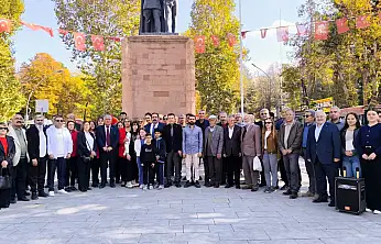 CHP ve Eğitim-İş'ten Cumhuriyet Bayramı'nda ortak tören