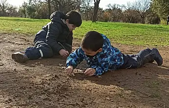 Çocuklar mikroplarla doğal yollarla tanışmalı!