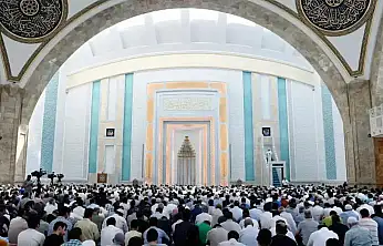 Cuma hutbesi: İnsan kâinatın gözbebeği