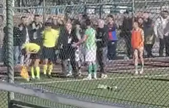 Darende'de Amatör Maçta Skandal: Yardımcı Hakeme Scooter Atıldı