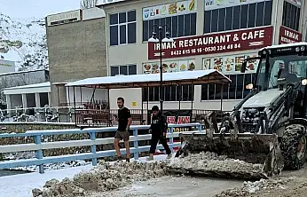 Darende'de Yoğun Kar Hayatı Olumsuz Etkiledi: Yollar Kapandı, Ağır Vasıtalara Yasak