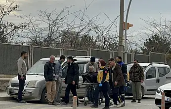 Direksiyon Başında Rahatsızlanan Sürücü Kaldırıma Çarptı