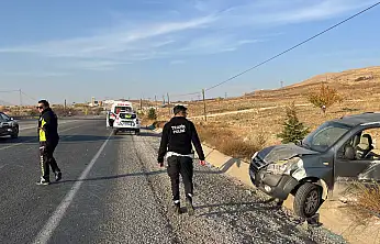 Doğanşehir'de Hafif Ticari Araç Takla Attı: 1 Yaralı