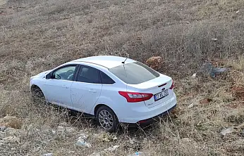 Doğanşehir'de Trafik Kazası: Otomobil Şarampole Uçtu, 2 Yaralı