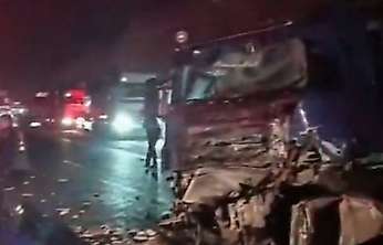 Elazığ-Malatya Yolunda Feci Kaza! 3 Tır Çarpıştı, 1 Ölü