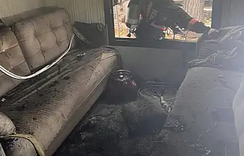 Gazi Mahallesinde Konteyner Yangını Korkuttu