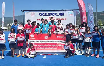 Hokey kahramanları,  büyük bir başarıya imza atarak şampiyon oldular!