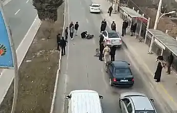 İstasyon Kavşağı'nda Kaza: 17 Yaşındaki Motosikletli Yaralandı